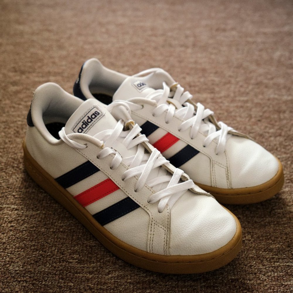 Adidas men's Grand Court shoes white blue red